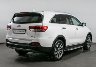 Подержанный автомобиль Kia Sorento 2017 года (5 фото)