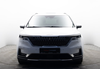 Подержанный автомобиль Kia Carnival 2022 года (8 фото)