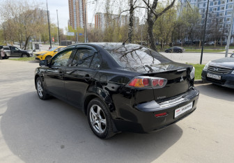 Подержанный автомобиль Mitsubishi Lancer Sedan 2011 года (7 фото)