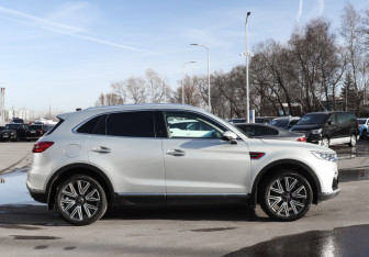 Подержанный автомобиль Hongqi HS5 2024 года (4 фото)