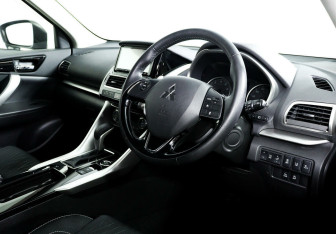 Подержанный автомобиль Mitsubishi Eclipse Cross 2018 года (11 фото)