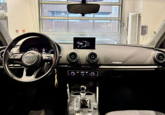 Подержанный автомобиль Audi A3 Hatchback 2016 года (15 фото)