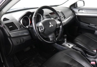 Подержанный автомобиль Mitsubishi Lancer Sedan 2008 года (9 фото)
