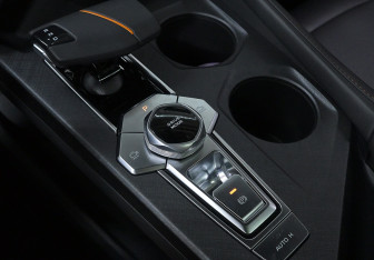 Подержанный автомобиль Changan UNI-V 2024 года (13 фото)