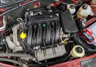 Подержанный автомобиль Renault Sandero 2012 года (9 фото)