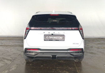 Подержанный автомобиль Geely Atlas 2023 года (5 фото)