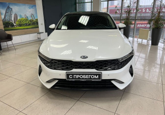 Подержанный автомобиль Kia K5 2020 года (2 фото)