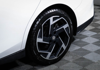 Подержанный автомобиль Changan Lamore 2024 года (15 фото)