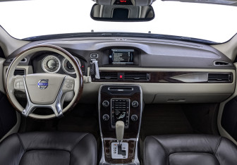 Подержанный автомобиль Volvo XC70 2011 года (14 фото)