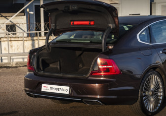 Подержанный автомобиль Volvo S90 2019 года (23 фото)