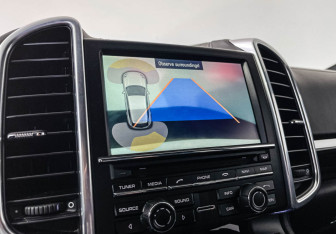 Подержанный автомобиль Porsche Cayenne 2015 года (19 фото)