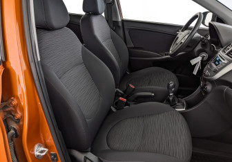 Подержанный автомобиль Hyundai Solaris Hatchback 2015 года (24 фото)