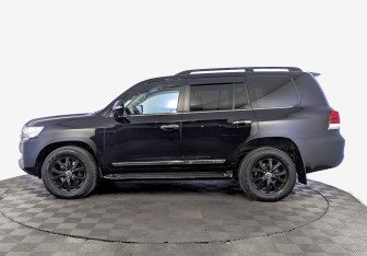 Подержанный автомобиль Toyota Land Cruiser Suv 2019 года (8 фото)