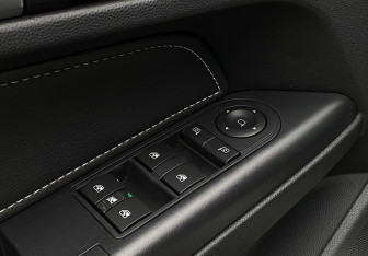 Подержанный автомобиль Opel Astra Sedan 2012 года (16 фото)