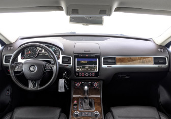 Подержанный автомобиль Volkswagen Touareg 2013 года (14 фото)