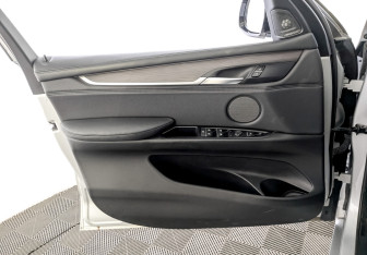 Подержанный автомобиль BMW X5 2014 года (19 фото)