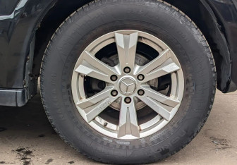 Подержанный автомобиль Mitsubishi Pajero 2006 года (16 фото)