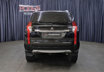 Подержанный автомобиль Mitsubishi Pajero Sport 2018 года (6 фото)