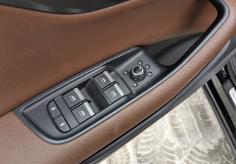 Подержанный автомобиль Audi Q7 2016 года (27 фото)