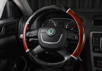 Подержанный автомобиль Skoda Octavia Liftback 2012 года (14 фото)