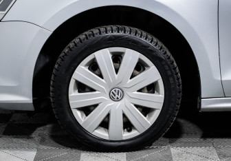 Подержанный автомобиль Volkswagen Jetta Sedan 2016 года (14 фото)