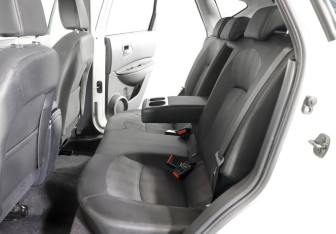 Подержанный автомобиль Nissan Qashqai 2012 года (12 фото)
