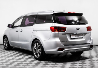 Подержанный автомобиль Kia Carnival 2019 года (7 фото)