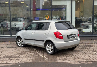 Подержанный автомобиль Skoda Fabia Hatchback 2012 года (6 фото)