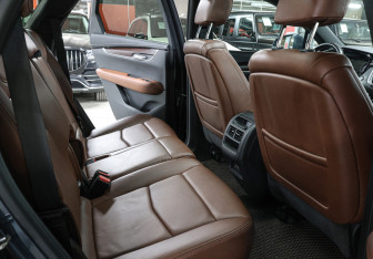 Подержанный автомобиль Cadillac XT5 2020 года (12 фото)
