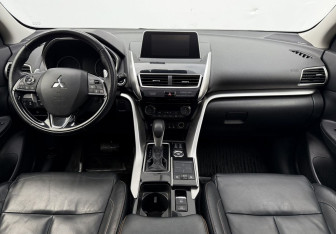 Подержанный автомобиль Mitsubishi Eclipse Cross 2018 года (15 фото)