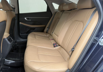 Подержанный автомобиль Hyundai Sonata 2020 года (11 фото)