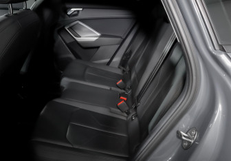 Подержанный автомобиль Audi Q3 2021 года (2 фото)