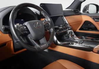 Подержанный автомобиль Lexus LX 2024 года (14 фото)