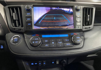 Подержанный автомобиль Toyota RAV4 2018 года (14 фото)