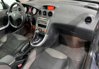 Подержанный автомобиль Peugeot 308 Hatchback 2008 года (11 фото)