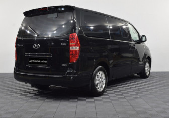 Подержанный автомобиль Hyundai Grand Starex 2010 года (3 фото)