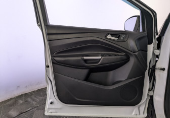 Подержанный автомобиль Ford Kuga 2019 года (19 фото)