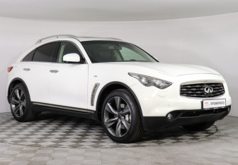 Подержанный автомобиль Infiniti FX 2010 года (3 фото)