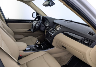 Подержанный автомобиль BMW X3 2015 года (13 фото)