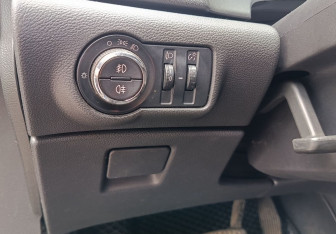 Подержанный автомобиль Opel Astra Wagon 2011 года (13 фото)