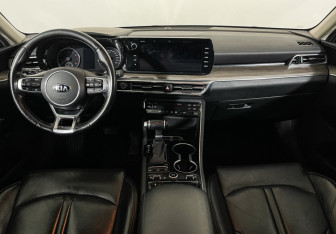 Подержанный автомобиль Kia K5 2020 года (12 фото)