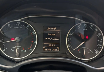 Подержанный автомобиль Skoda Octavia Liftback 2012 года (14 фото)