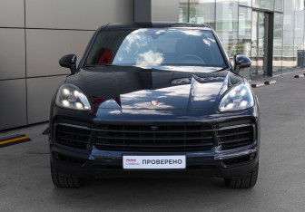 Подержанный автомобиль Porsche Cayenne 2018 года (2 фото)