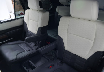 Подержанный автомобиль Toyota Sequoia 2025 года (9 фото)