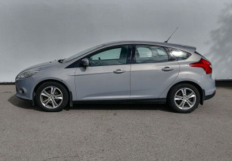 Подержанный автомобиль Ford Focus Sedan 2012 года (8 фото)