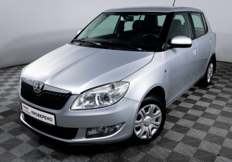 Подержанный автомобиль Skoda Fabia Hatchback 2014 года (17 фото)
