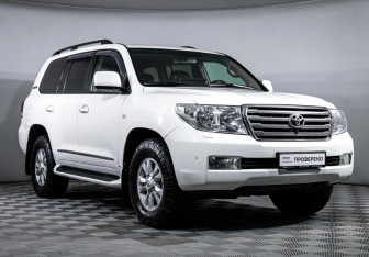 Подержанный автомобиль Toyota Land Cruiser Suv 2007 года (3 фото)
