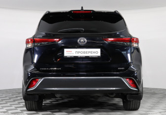 Подержанный автомобиль Toyota Highlander 2021 года (6 фото)