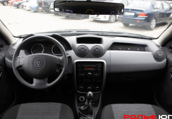 Подержанный автомобиль Renault Duster 2014 года (11 фото)