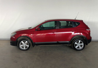 Подержанный автомобиль Nissan Qashqai 2012 года (8 фото)